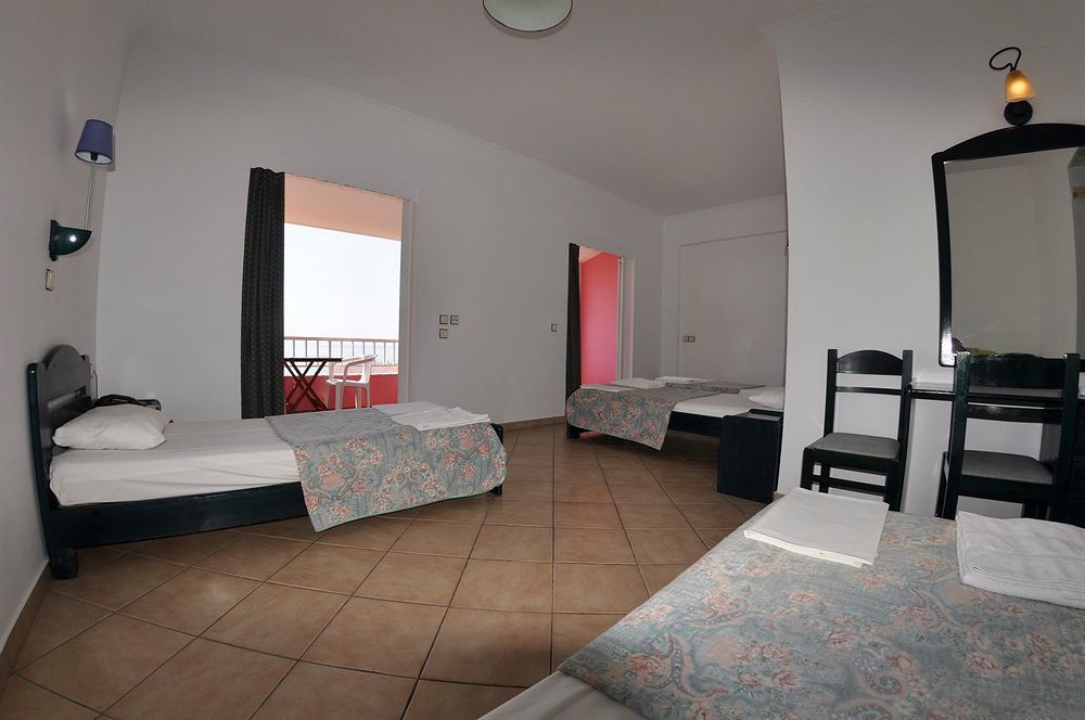 Pink Palace Beach Resort アギオス・ゴルディオス エクステリア 写真