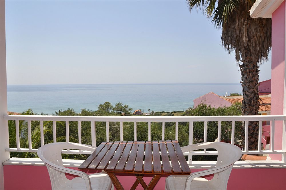 Pink Palace Beach Resort アギオス・ゴルディオス エクステリア 写真